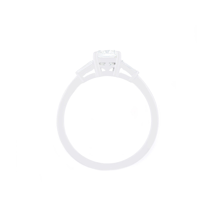 WHITE GOLD DIAMOND SOLITAIRE RING 